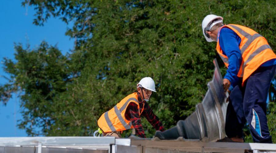 Professional roofing contractor services in Inglewood - Lumara Harbor